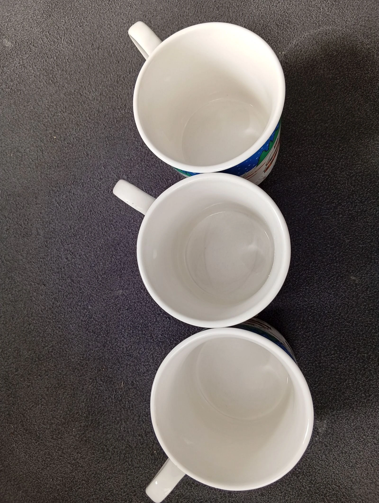 Set of 3 vintage Christmas snowy village decorated cups/mugs - Height 8.5 cm – photo 5